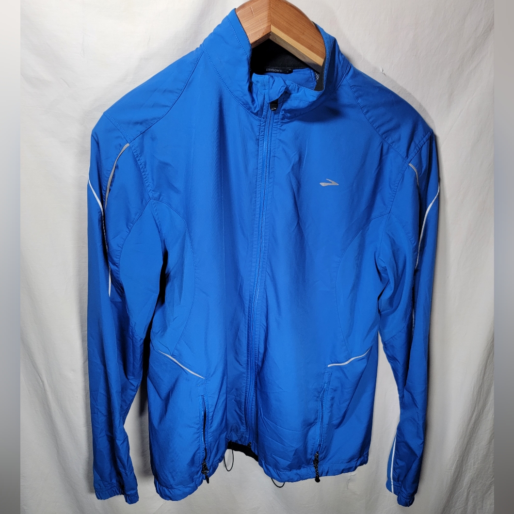 Brooks Medium Blue Vented Back Running / Workout Jacket In Excellent Condition.